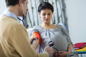ترجع أسباب ارتفاع ضغط الدم عند النساء إلى
كون السيدة حامل في الطفل الأول.