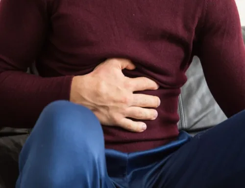 اسباب غازات البطن المستمرة: الأسباب والحلول الآمنة